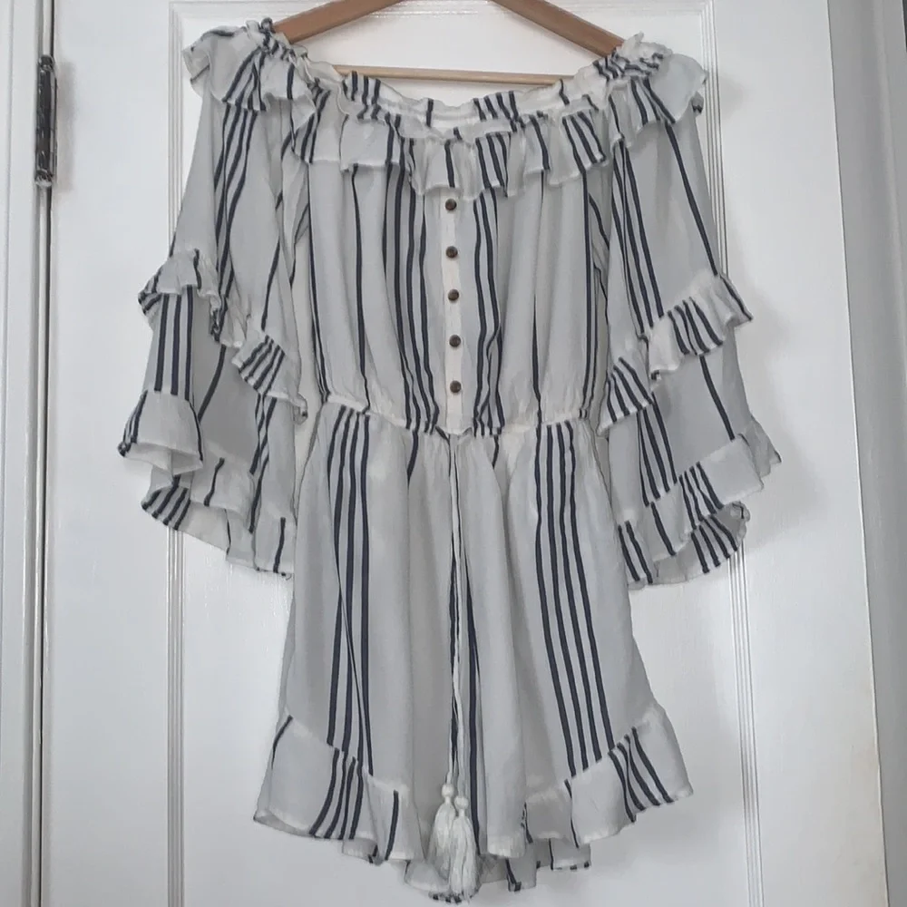 American Eagle XS Striped Ruffle Romper EUC Navy & White - Picture 2 of 15